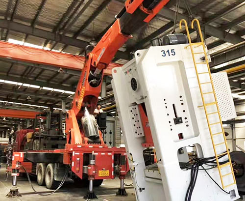 南昌青山湖附近随车吊出租，轻松解决运输难题