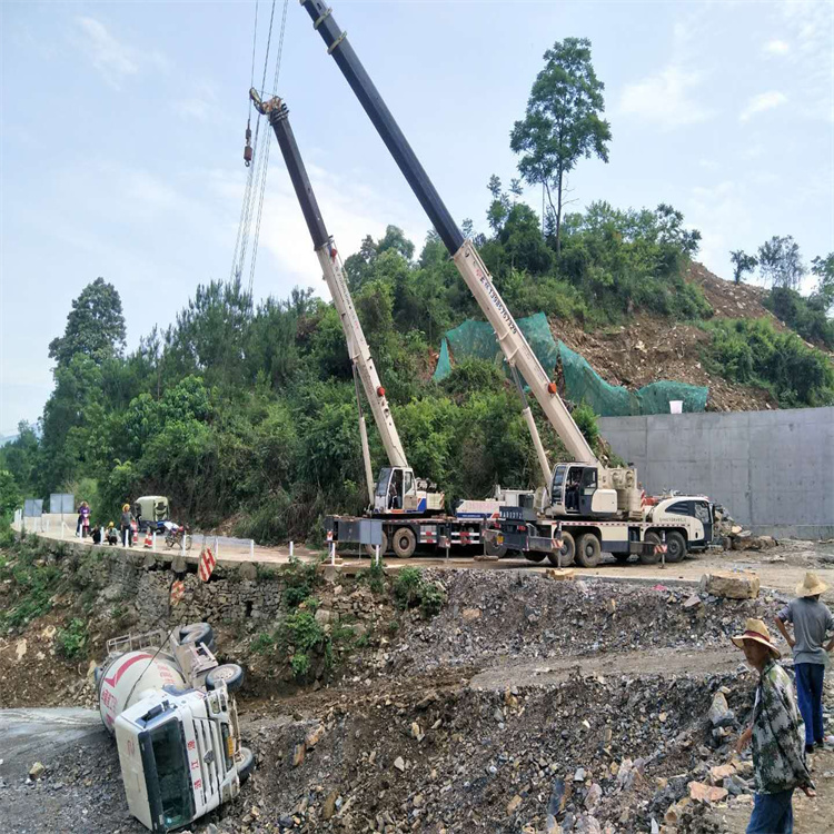 南昌青山湖汽车掉沟里叫吊车救援要多少钱